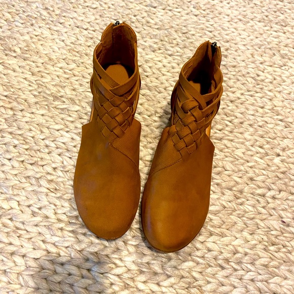 Antelope Collection Size 40, beautiful leather and brand new with dust bag. - Picture 6 of 11